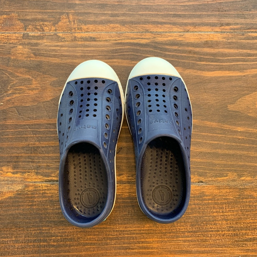 Size 10 kids Blue Natives